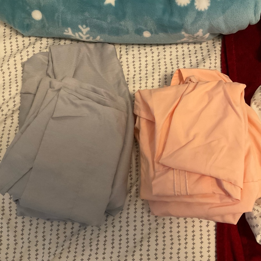 Twin xl/ twin sheet and pillowcases